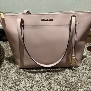 Michael Kors Jet Set Shoulder Bag